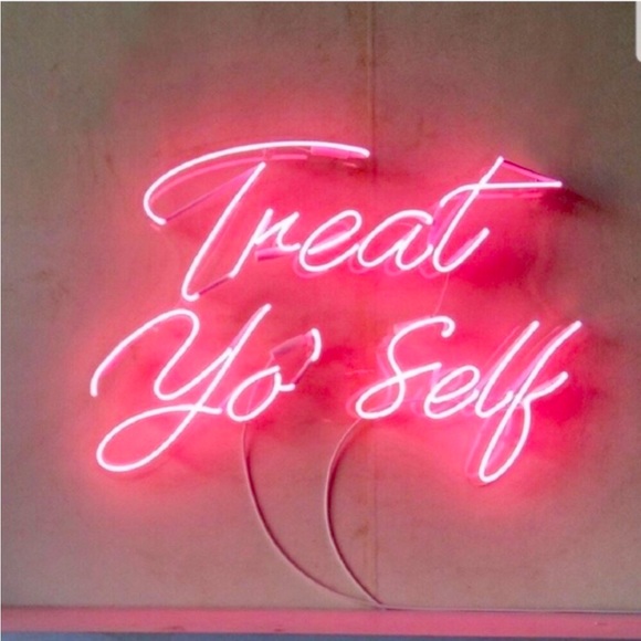 8/$35 NWT MYSTERY BEAUTY BAG💋 - Picture 10 of 12